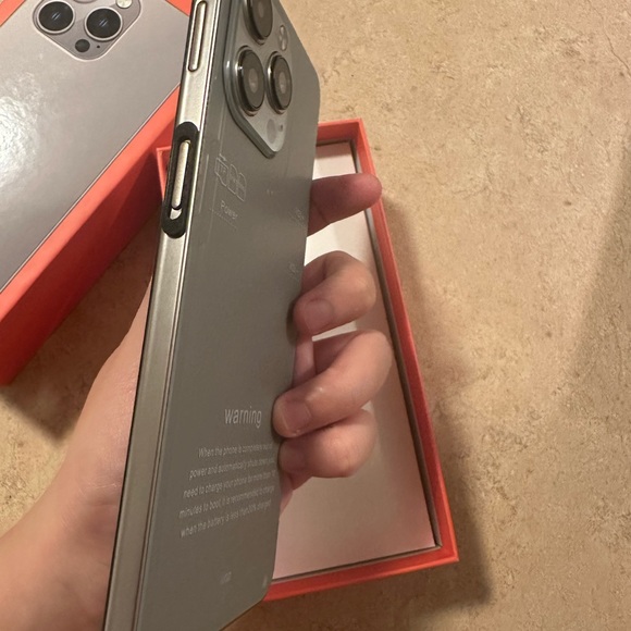 Brand new unlocked smartphone - Picture 8 of 11